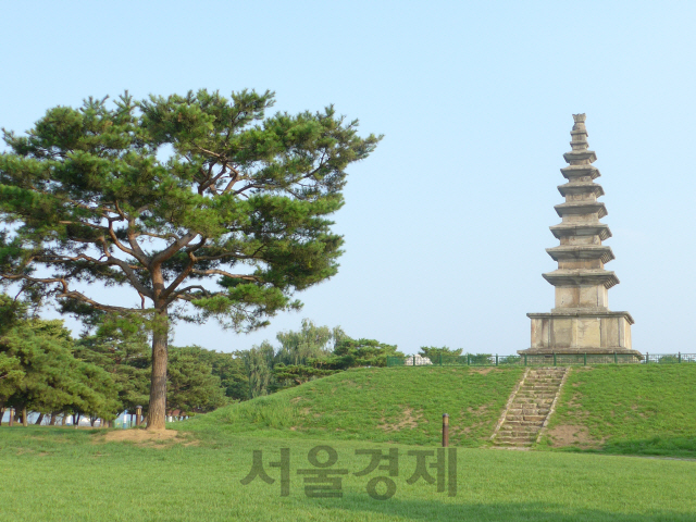 통일신라 시대에 세워진 ‘탑평리 칠층석탑’.