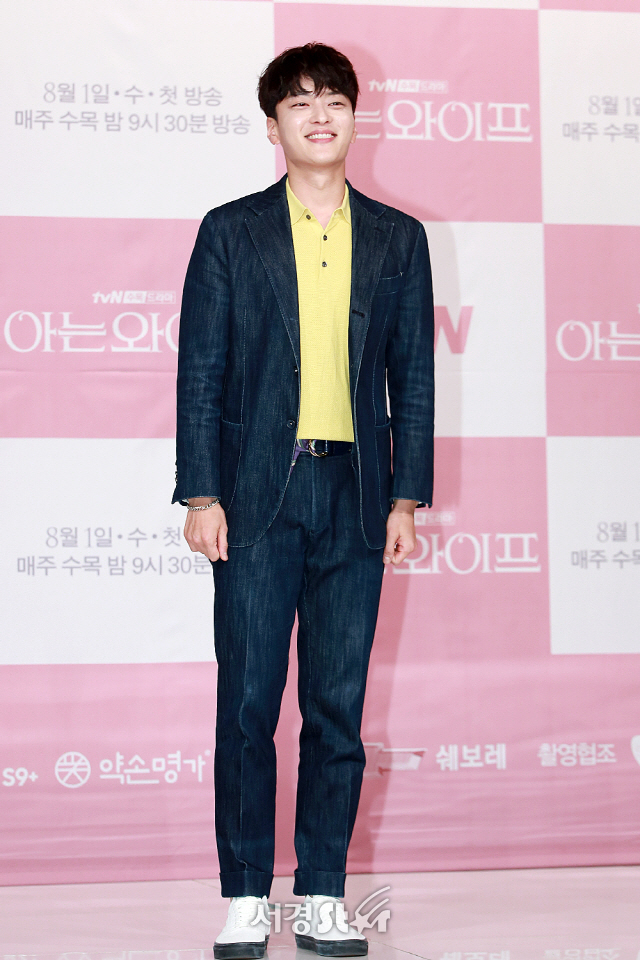 배우 장승조가 tvN 새 수목드라마 ‘아는 와이프‘ 제작발표회에 참석해 포토타임을 갖고 있다.
