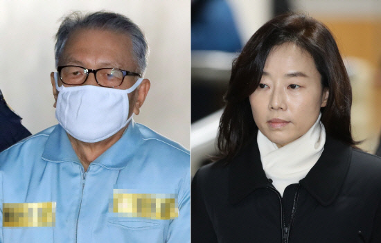 ‘블랙리스트’를 만든 혐의를 받는 김기춘 전 대통령 비서실장과 조윤선 전 청와대 정무수석의 상고심이 대법원 전원합의체에 회부됐다. 대법원은 김 전 실장의 박 전 대통령 공모관계 인정 여부·직권남용·공무원 협박 등을 면밀하게 따져봐야 한다는 이유라고 전했다./연합뉴스