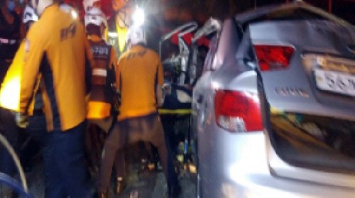 천안서 차량 삼중 충돌 사고…에쿠스·포르테 승용차 운전자 2명 사망 1명 부상