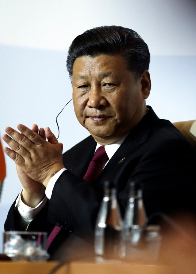 시진핑 중국 국가주석이 26일(현지시간) 남아프리카공화국 요하네스버그에서 열린 브릭스(BRICS·브라질, 러시아, 인도, 중국, 남아프리카공화국) 정상회의에 참석하고 있다./연합뉴스