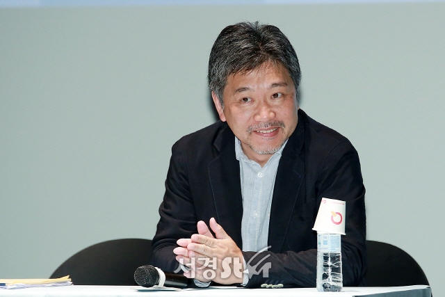 고레에다 히로카즈 감독이 영화 ‘어느 가족’ 기자간담회에 참석했다.