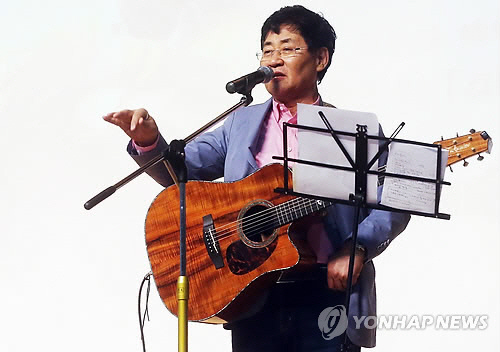 ‘쎄시봉’ 윤형주, 40억대 횡령·배임 검찰 송치 “혐의 부인..적극적으로 소명할 것”