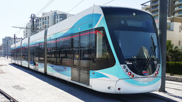 지난 2014년 현대로템이 수주한 터키 이즈미르 트램. 국내 최초의 해외 트램 수주 사례다. /사진제공=현대로템