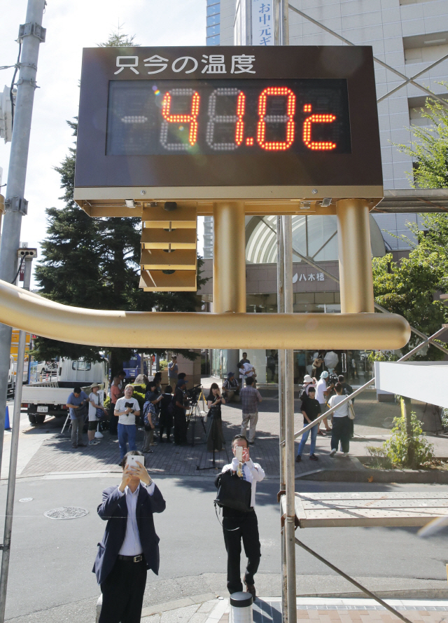 일본 사이타마현 구마가야시에 설치된 온도계가 41도를 표시하고 있다. 이날 이 지역의 최고 기온은 41.1로 종전 기록을 갈아치웠다./출처=연합뉴스