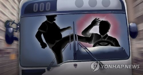 “안전띠 매라고 해 화나…” 버스기사 폭행한 중국인 2명 입건