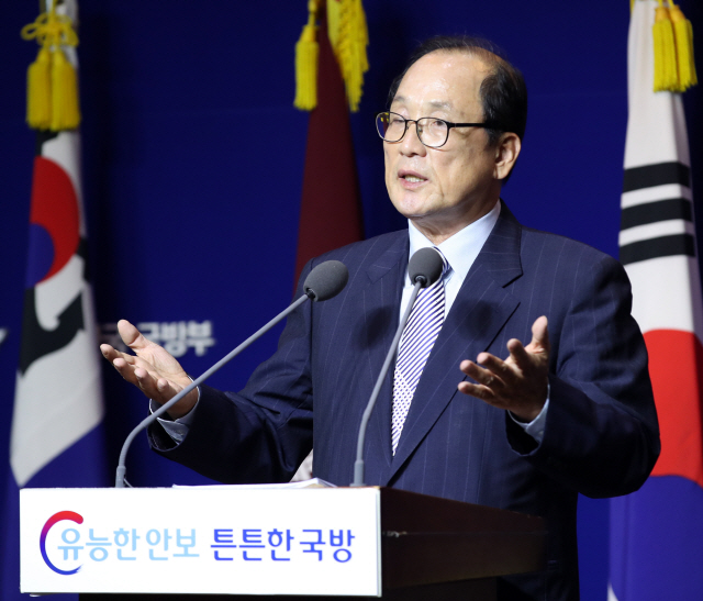 장영달 국방부 기무사 개혁위원장이 2일 오후 서울 용산구 국방부 청사에서 개혁위에 모인 의견을 설명하고 있다.  /연합뉴스