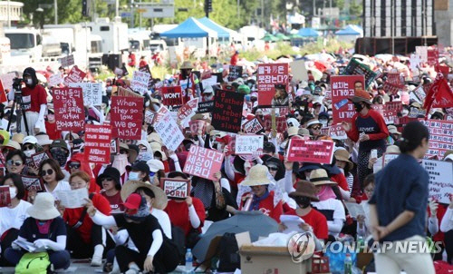 광화문 시위에 모인 참가자들(사진=연합뉴스)