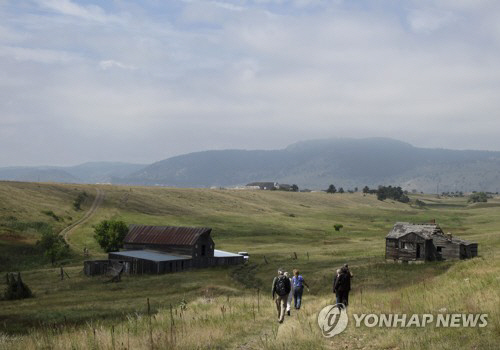 “야생동물보호구역서 GMO 재배 허용”…오바마 환경규제 없애는 트럼프