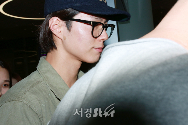 박보검, '근접촬영에도 완벽한 남자' (공항패션)