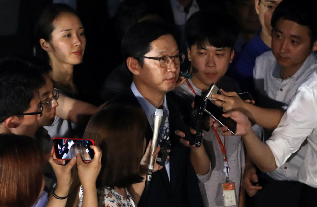 김경수 '충실히 소명'..보수단체 생중계 유튜버 김지사 폭행