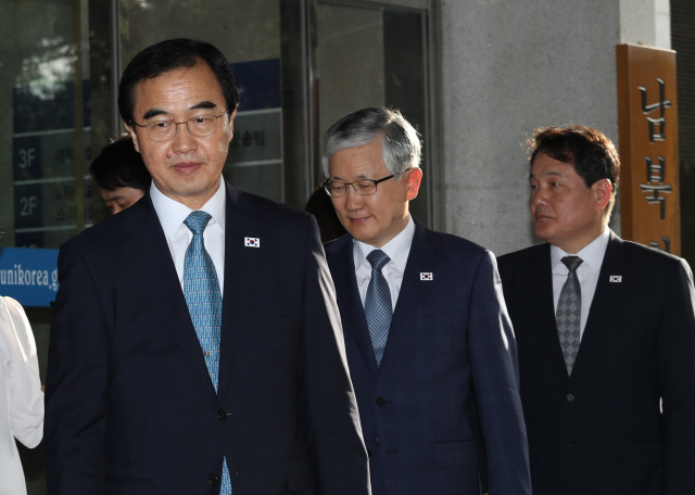 고위급회담 앞둔 조명균 '3차 정상회담, 北 입장 들어보겠다'