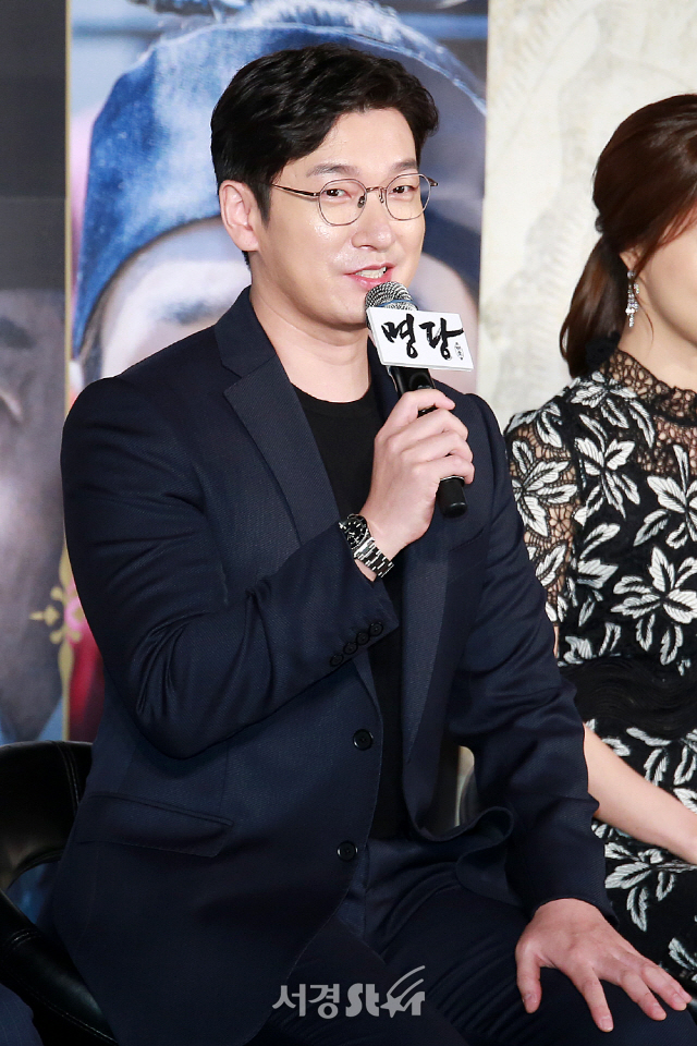 배우 조승우가 영화 ‘명당’ 제작보고회에 참석했다.