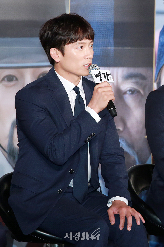 배우 지성이 영화 ‘명당’ 제작보고회에 참석했다.