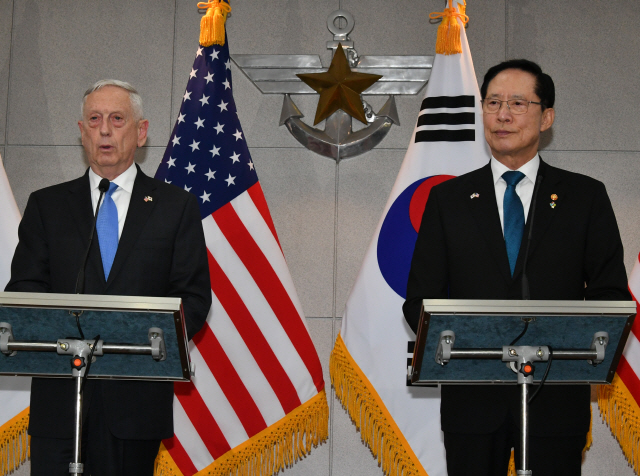 문재인 대통령의 광복절 축사에 대해 미국 국무부가 미국과 한국은 북한 문제에 관해 긴밀히 공조하고 있다는 뜻을 밝혔다./연합뉴스