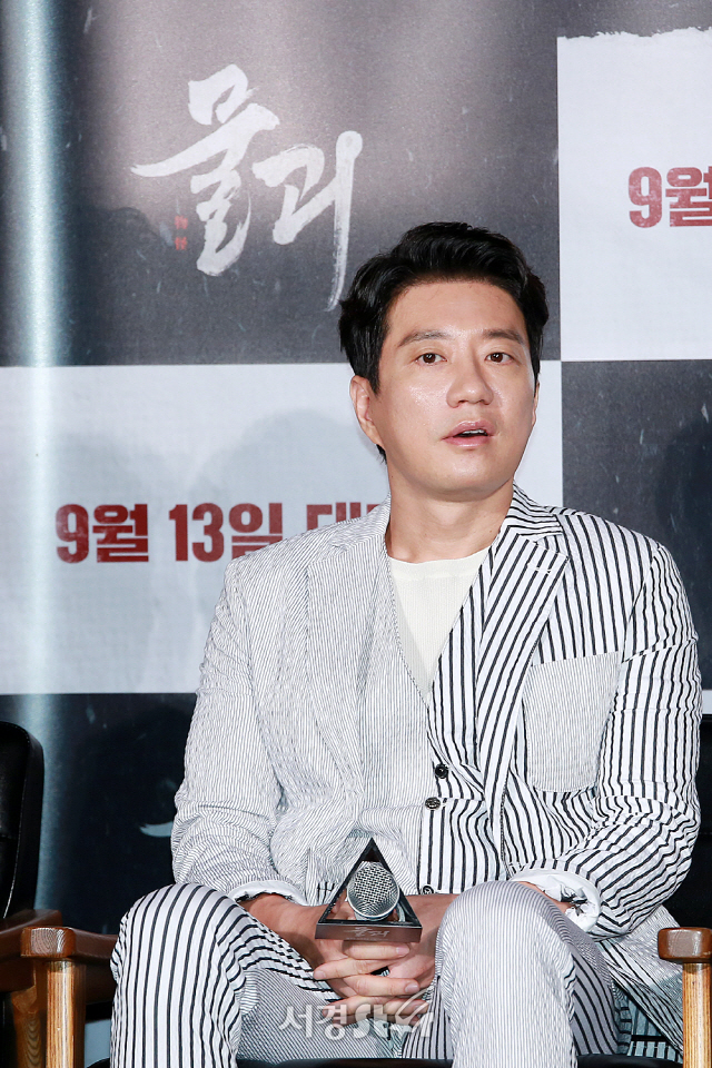 배우 김명민이 영화 ‘믈괴’ 제작보고회에 참석했다.