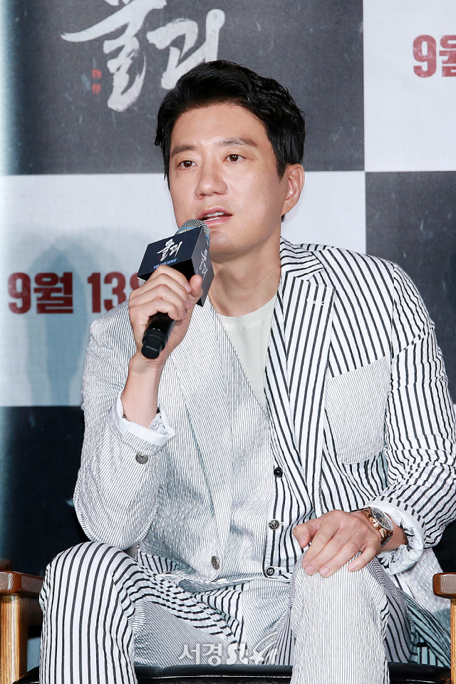 배우 김명민이 영화 ‘믈괴’ 제작보고회에 참석했다.