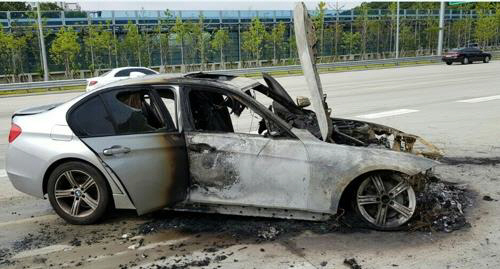 BMW가 폭파한 사진이다.=연합뉴스 자료사진