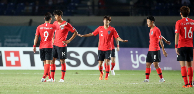 [아시안게임]또 드러난 수비허점…한국축구, 약체 말레이에 '충격패'