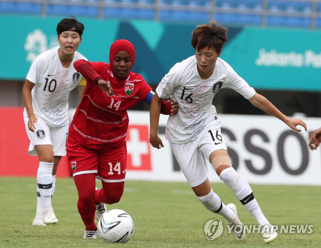 한국 여자축구, 몰디브 8-0 대파 ‘8강 진출’..손화연 해트트릭