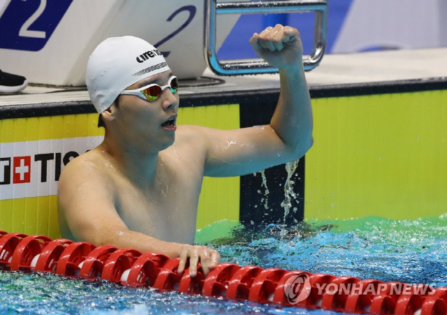 '아시안게임 첫 출전' 이주호, 남자 배영 100m 동메달
