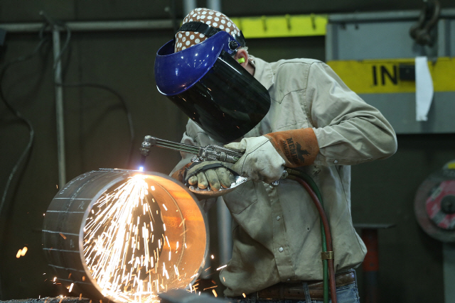 미국 철강업계 근로자의 작업 모습 /마리에타=AFP연합뉴스