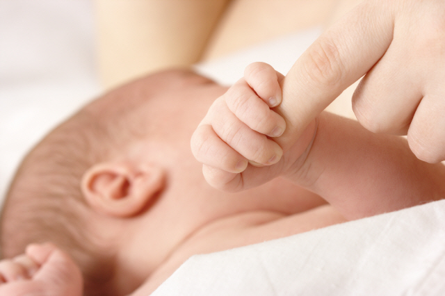 통계청은 작년 합계출산율은 1.05명, 출생아수는 35만명으로 사상 최저를 기록했다고 22일 밝혔다./이미지투데이
