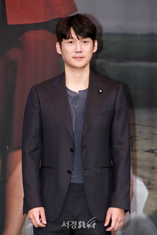 배우 송창의가 MBC 새 주말특별기획 ‘숨바꼭질’ 제작발표회에 참석해 포토타임을 갖고 있다.
