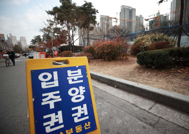 부동산시장분석업체 부동산인포는 이달부터 연말까지 서울 아파트 9,617가구가 일반분양된다고 밝혔다./연합뉴스