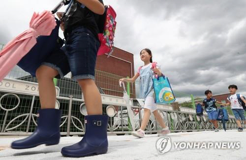 태풍 북상, 초등학교 단축수업 실시./연합뉴스