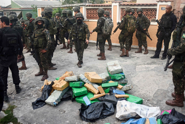 빈민가에서 압수한 마약더미들./AFP연합뉴스