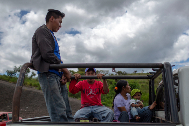 '맞아 죽더라도 굶는 게 더 힘들어' 베네수엘라 난민행렬 '제2의 지중해 난민사태'