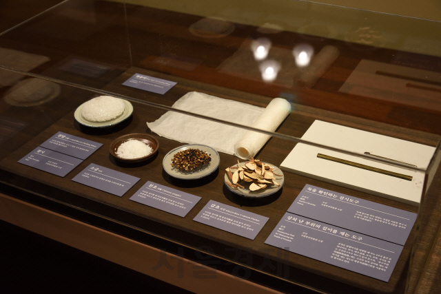 국립한글박물관은 기획특별전 ‘나는 몸이로소이다 - 개화기 한글 해부학 이야기’에 전시된 검시도구 /사진제공=국립한글박물관