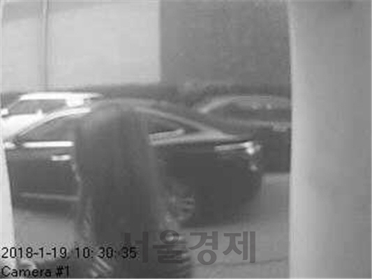 지난 1월19일 인터넷 사기 범죄에 가담한 피의자가 인천 소재 모텔 부근 ATM에서 피해자에게 편취한 금액을 인출하고 있다./사진제공=서울 관악경찰서