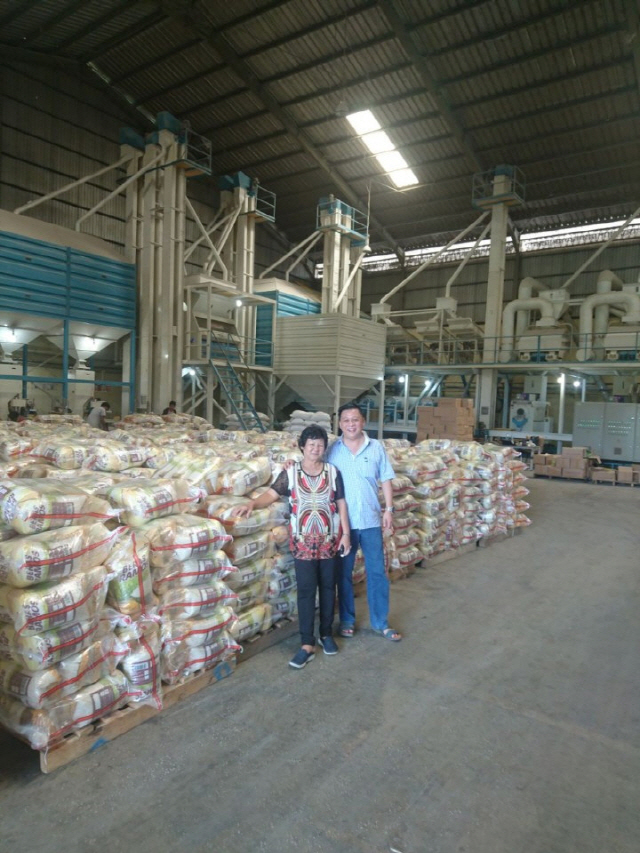 BPST의 쌀 도정공장에 출하를 대기중인 상품이 쌓여있다./사진=김보리기자