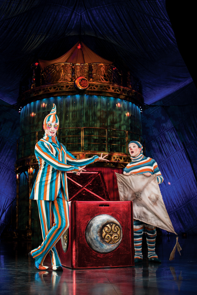 쿠자의 세계로 들어가는 트릭스터(왼쪽)와 이노센트 /사진제공=태양의서커스(Cirque du Soleil)