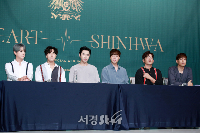 신화(SHINHWA) 멤버 신혜성, 김동완, 전진, 앤디, 이민우, 에릭이 기자간담회에 참석했다./사진=지수진 기자