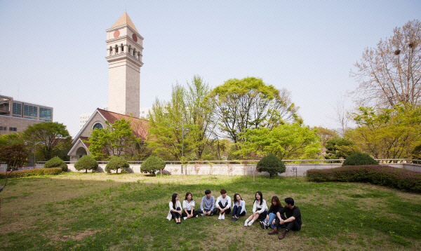 ‘제자 성추행’ 의혹을 받는 세종대학교 교수 징계를 결정하는 과정에서, 징계위원회 측이 학생이었던 피해자에게 ‘2차피해’로 느낄 만한 막말을 했다는 주장이 나와 논란을 빚고 있다. 사진은 세종대학교 캠퍼스 전경의 모습이다. /사진제공=세종대