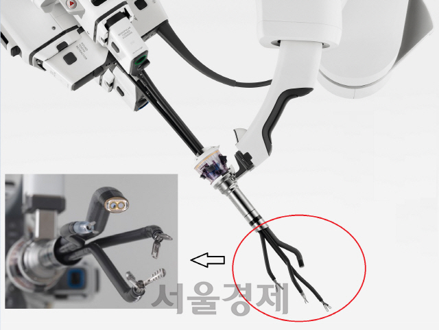 단일공 로봇수술기 ‘다빈치SP’는 하나의 체내 삽입관(캐뉼라)을 통해 3개의 수술기구와 1개의 카메라가 몸 속 병변까지 들어가고 3단계로 꺾이면서 움직이기 때문에 정교한 수술을 할 수 있다. /사진제공=인튜이티브서지컬