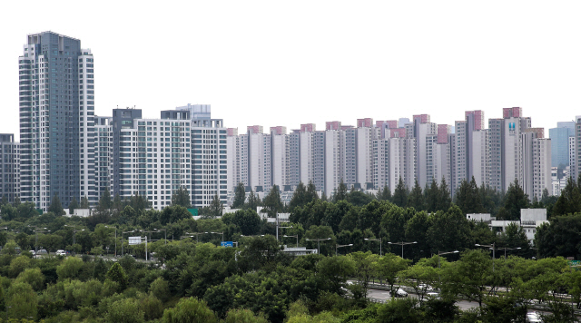 서울 서초구 반포주공 1단지 아파트와 아크로 리버 파크 일대의 모습./사진=연합뉴스