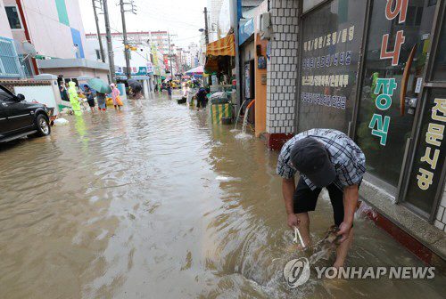 계속된 폭우로 이재민 300명 넘어…1일까지 남부지방 많은 비