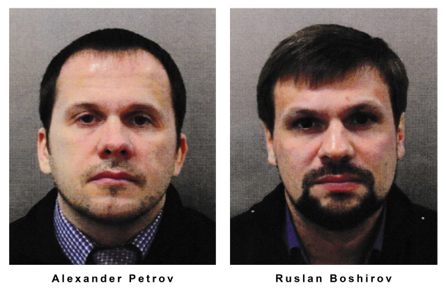 영국 경찰이 5일(현지시간) 러시아군 정보요원 출신인 알렉산더 페트로프(왼쪽)와 루슬란 보시로프를 ‘러시아 이중스파이’ 암살시도 사건의 용의자로 지목하고 증거사진을 공개했다. /UPI연합뉴스