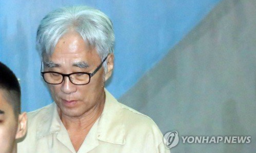 檢, '상습 성추행' 이윤택에 징역 7년 구형…'반성 기미 無'