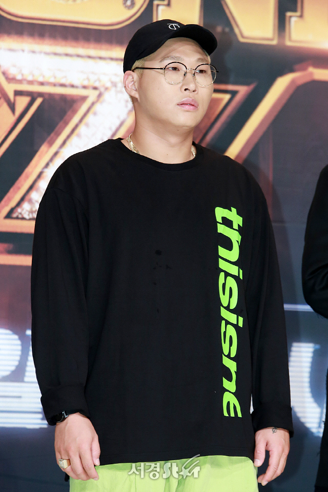 스윙스가 Mnet ‘쇼미더머니 트리플세븐(Show Me The Money777)‘ 제작발표회에 참석해 포토타임을 갖고 있다.