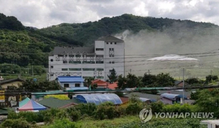 15명 연기 흡입 병원이송, 청도 온천 화재 '소방서 가용인력 총동원'