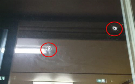 유리창에 총알이…군·경찰 출동 '중학생이 쏜 쇠구슬'로 확인