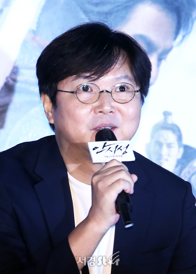 김광식 감독이 12일 오후 서울 용산구 한강대로 CGV 용산아이파크몰 에서 열린 영화 ‘안시성’언론시사회에 참석하고 있다.