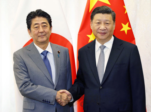 아베 내달 23일 중국 방문...“중일 정상, 대북 공조 합의”