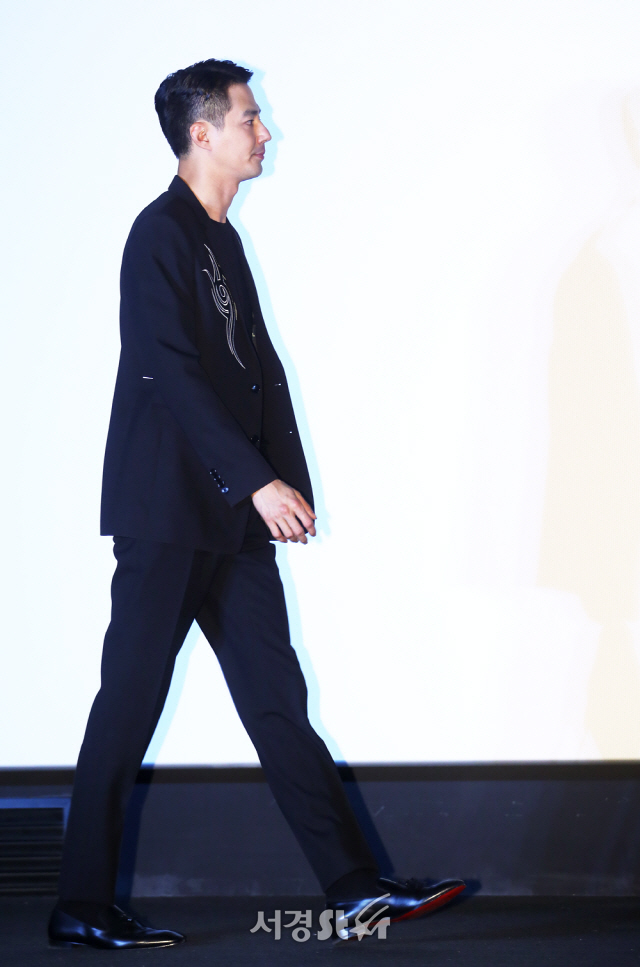 배우 조인성이 12일 오후 서울 용산구 한강대로 CGV 용산아이파크몰 에서 열린 영화 ‘안시성’ 언론시사회에 참석하고 있다.