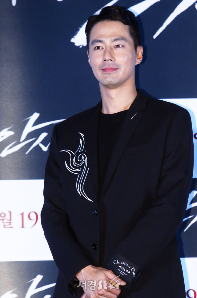 배우 조인성이 12일 오후 서울 용산구 한강대로 CGV 용산아이파크몰 에서 열린 영화 ‘안시성’언론시사회에 참석하고 있다.